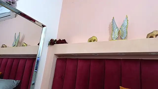 JESSYCORTES online show from February 28, 2025, 1:58 pm