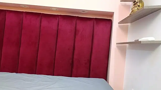 JESSYCORTES online show from February 25, 2025, 2:04 pm