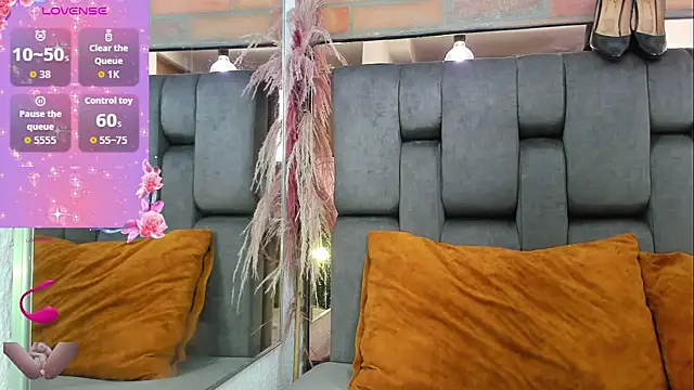 JESSYCORTES online show from February 13, 2026, 8:53 pm