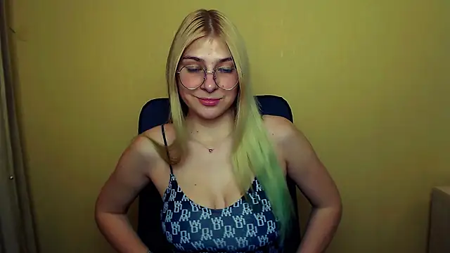 Luna Lush  online show from January 29, 2025, 11:30 am