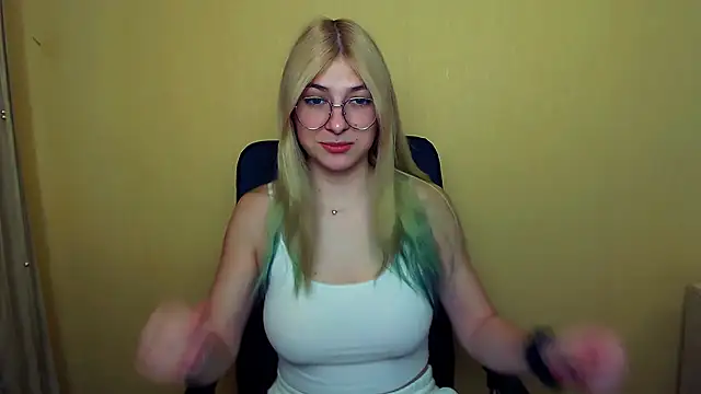 Luna Lush  online show from January 7, 2025, 11:48 am