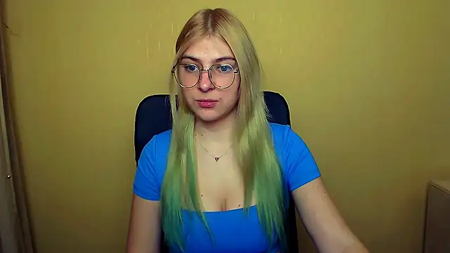Luna Lush  online show from January 25, 2025, 8:21 am