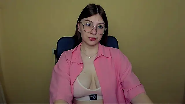 Luna Lush  online show from March 30, 2026, 8:27 am