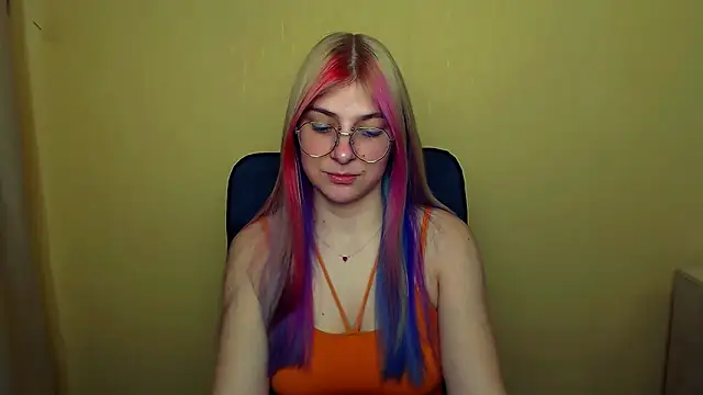 Luna Lush  online show from March 19, 2025, 11:50 am