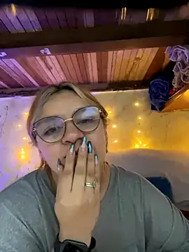 SophiaWeestt99 online show from October 8, 2025, 4:03 am