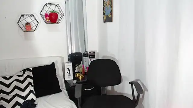 SarahhCooper online show from September 13, 2025, 3:34 pm
