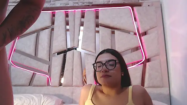mia and austin online show from January 16, 2025, 5:11 am