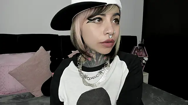 NikkiRamone online show from January 22, 2025, 12:17 pm