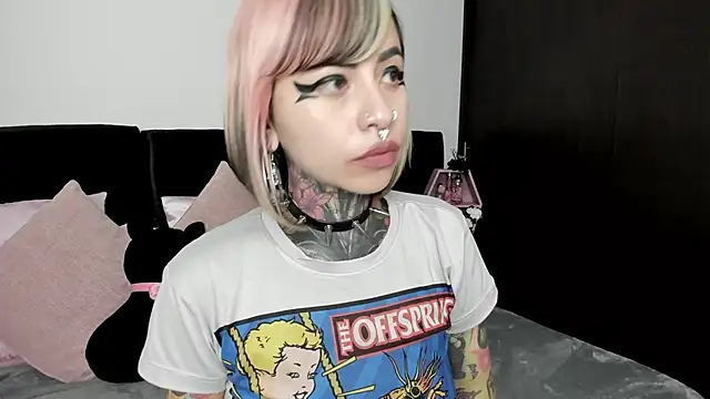 NikkiRamone online show from January 21, 2025, 11:56 am