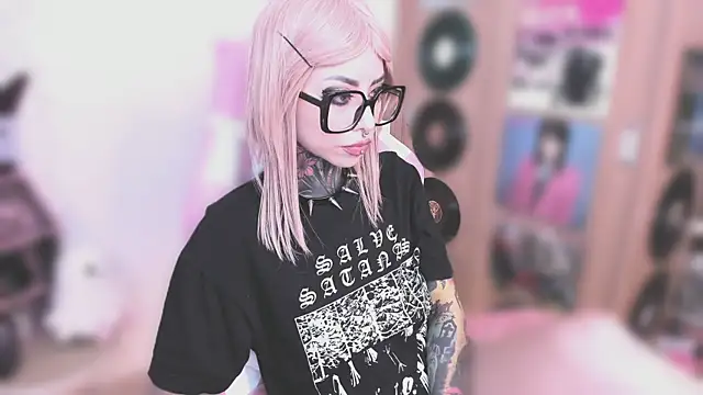 NikkiRamone online show from January 9, 2026, 11:28 am