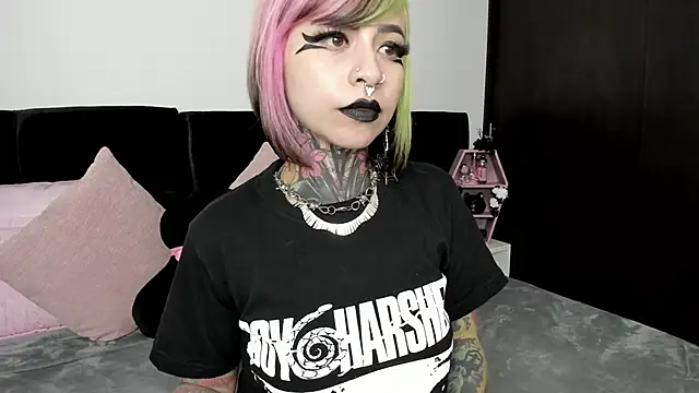 NikkiRamone online show from January 24, 2025, 3:02 pm