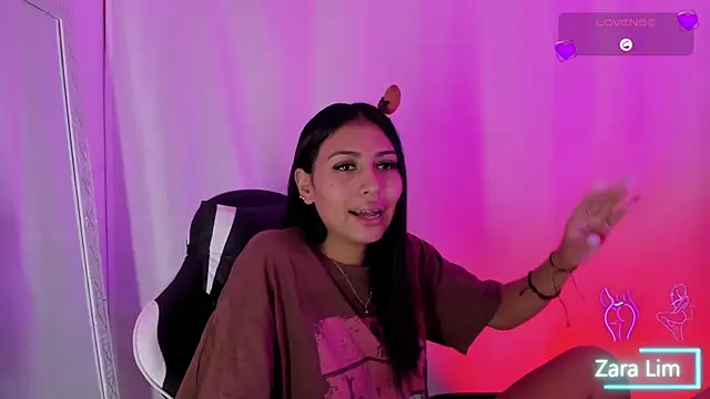 ZaraLim online show from October 6, 2025, 2:07 pm