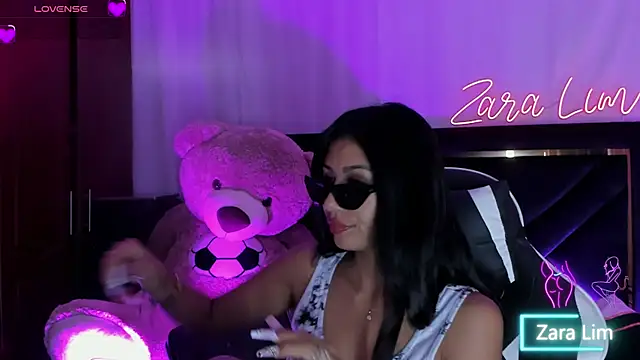 ZaraLim online show from September 25, 2025, 2:45 pm