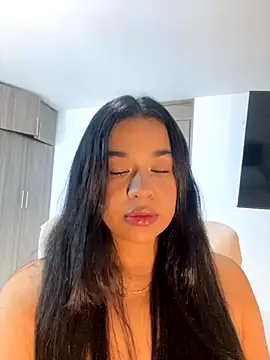 Snapshot of Aitana98_ chatting on October 5, 2025, 2:24 am Aitana98  online show from October 5, 2025, 2:24 am