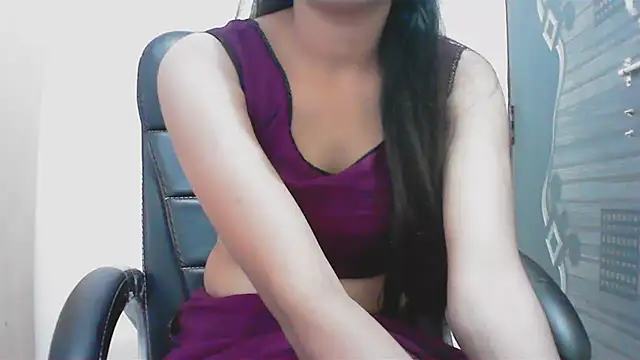 collage hoty online show from April 11, 2026, 8:07 am