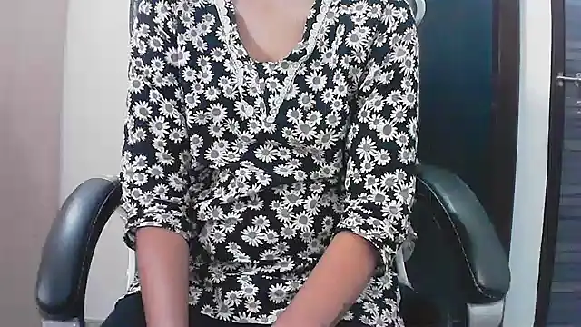 collage hoty online show from April 13, 2026, 2:59 am