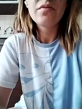 Snapshot of ladyrrr chatting on July 8, 2026, 5:19 am ladyrrr online show from July 8, 2026, 5:19 am