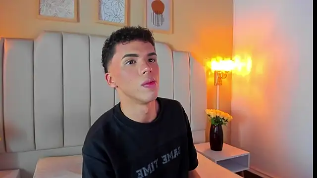 Snapshot of SEANTROYY chatting on September 24, 2025, 4:08 am SEANTROYY online show from September 24, 2025, 4:08 am