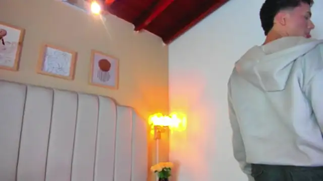 Snapshot of SEANTROYY chatting on October 29, 2025, 4:11 am SEANTROYY online show from October 29, 2025, 4:11 am