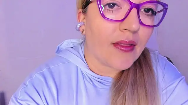 Naty Mature  online show from October 12, 2025, 8:10 pm