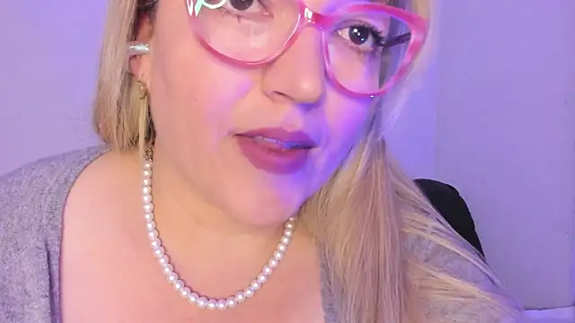 Naty Mature  online show from November 1, 2025, 8:14 pm