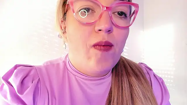 Naty Mature  online show from November 20, 2025, 8:48 am