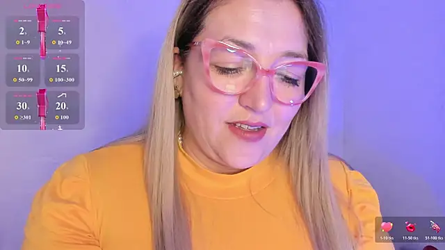 Naty Mature  online show from April 1, 2026, 8:28 pm