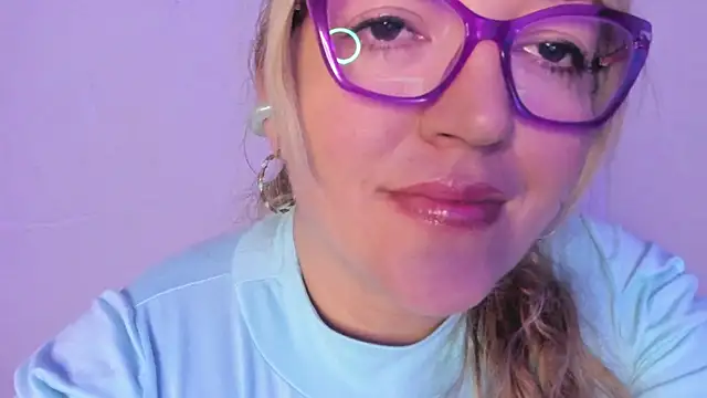 Naty Mature  online show from October 6, 2025, 9:59 pm