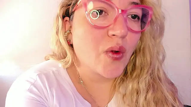 Naty Mature  online show from November 30, 2025, 3:46 pm