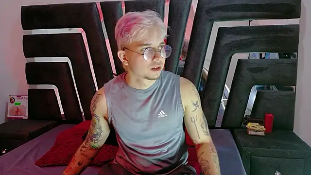 Snapshot of AliceandMax chatting on January 19, 2026, 1:48 pm AliceandMax online show from January 19, 2026, 1:48 pm