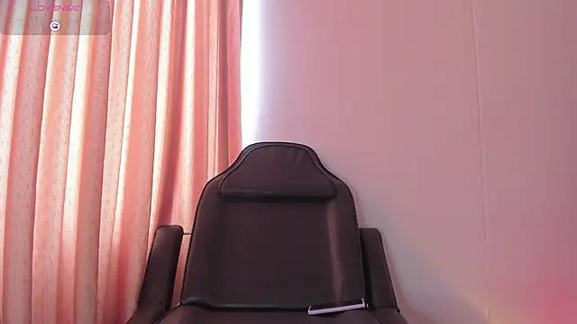 Whitekitty-exe online show from February 15, 2025, 3:06 pm
