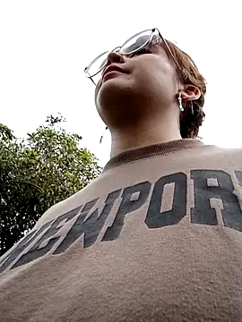 lara moon25 online show from October 3, 2025, 5:03 pm