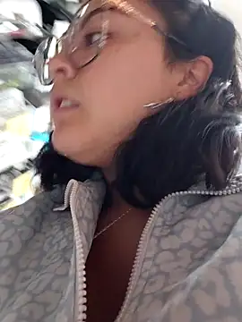 lara moon25 online show from October 31, 2025, 4:25 pm