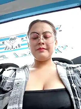 lara moon25 online show from September 28, 2025, 7:10 pm