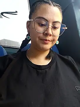 lara moon25 online show from January 9, 2026, 7:43 pm