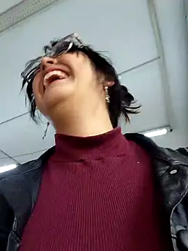 lara moon25 online show from November 29, 2025, 7:03 pm