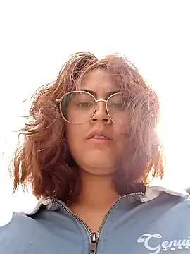 lara moon25 online show from October 9, 2025, 7:25 pm