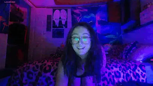 NovaLove2002 online show from November 12, 2025, 2:48 am