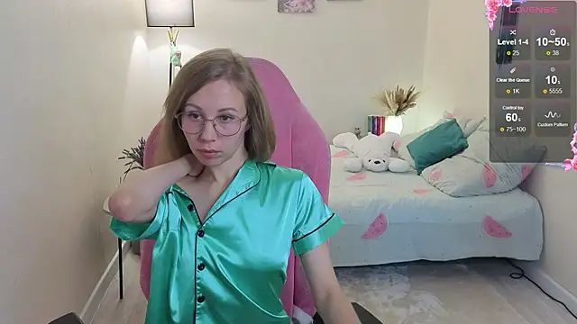 Snapshot of Lill_Mary chatting on October 17, 2025, 3:21 am Lill Mary online show from October 17, 2025, 3:21 am