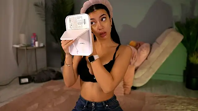 Snapshot of BetsyGonzale chatting on October 17, 2025, 4:05 am BetsyGonzale online show from October 17, 2025, 4:05 am