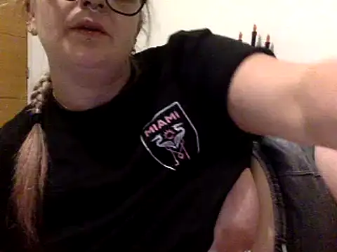 Snapshot of vanillesoumise chatting on January 22, 2025, 3:07 pm vanillesoumise online show from January 22, 2025, 3:07 pm