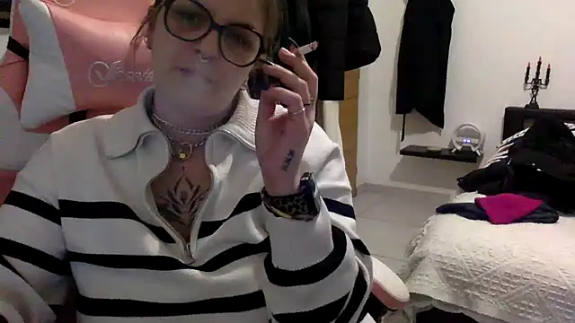 Snapshot of vanillesoumise chatting on February 11, 2025, 8:42 pm vanillesoumise online show from February 11, 2025, 8:42 pm