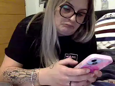 Snapshot of vanillesoumise chatting on December 12, 2024, 9:15 pm vanillesoumise online show from December 12, 2024, 9:15 pm