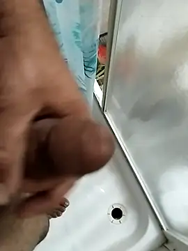 catopper0001 online show from October 26, 2025, 9:48 pm