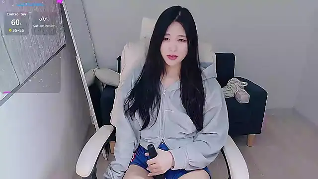 who Lilly online show from October 19, 2025, 9:12 am