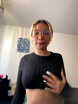 Snapshot of baby_lizy chatting on September 25, 2025, 9:21 pm baby lizy online show from September 25, 2025, 9:21 pm