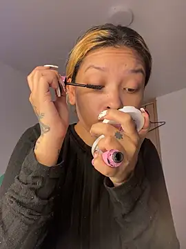 Snapshot of baby_lizy chatting on October 5, 2025, 6:20 pm baby lizy online show from October 5, 2025, 6:20 pm