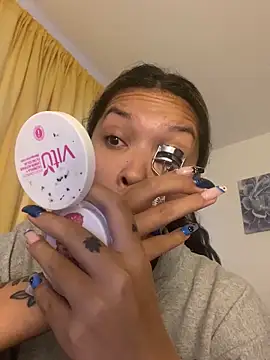 Snapshot of baby_lizy chatting on October 18, 2025, 10:45 pm baby lizy online show from October 18, 2025, 10:45 pm