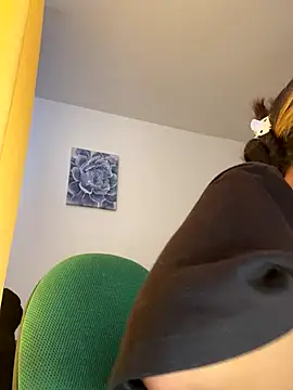 Snapshot of baby_lizy chatting on October 13, 2025, 7:59 pm baby lizy online show from October 13, 2025, 7:59 pm