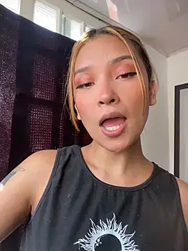 baby lizy online show from February 2, 2025, 8:19 pm